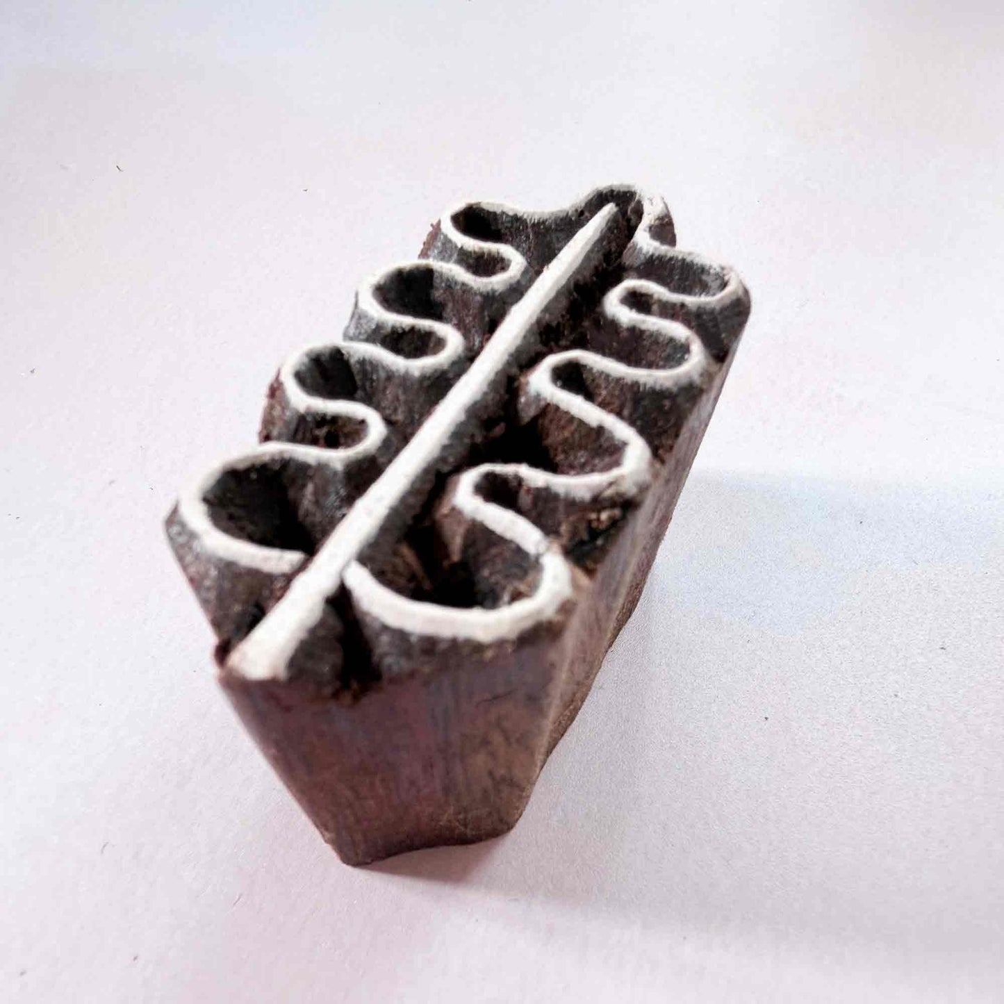Oak Leaf wooden stamp — elegant stylised leaf viewed from side, showing carved depth and curved lobe texture, handcrafted Indian hardwood printing block