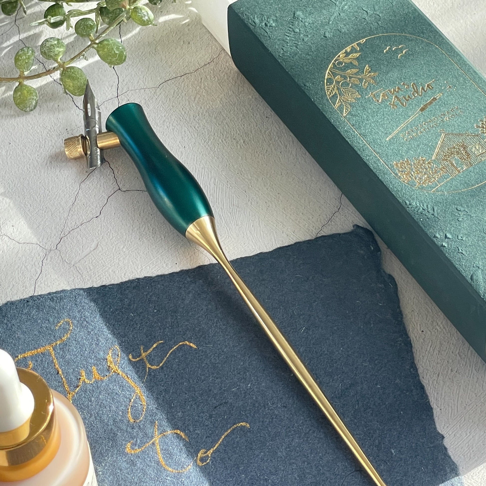 Oblique Calligraphy Pen in Green and Gold.  The Bloom Calligraphy Pen by Toms Studio.  UK designed and manufactured