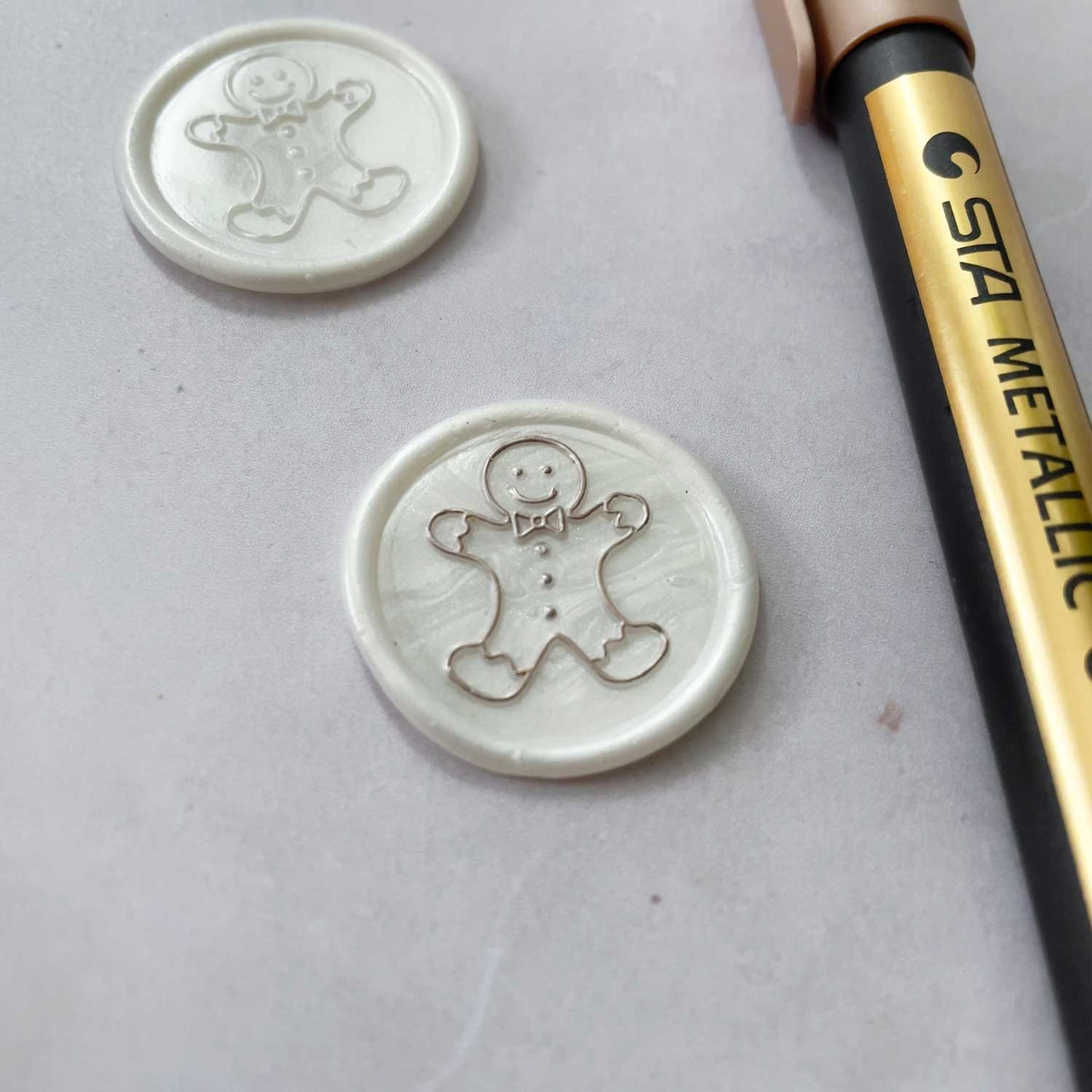 Champagne Gold Wax Seal Highlighter Pen By The Natural Paper Company.  Add metallic details to your sealing wax stamps.  