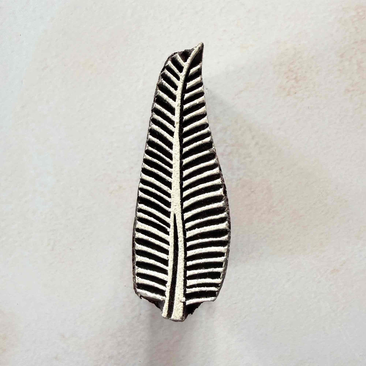 Parna wooden printing block featuring an elongated leaf with detailed veins