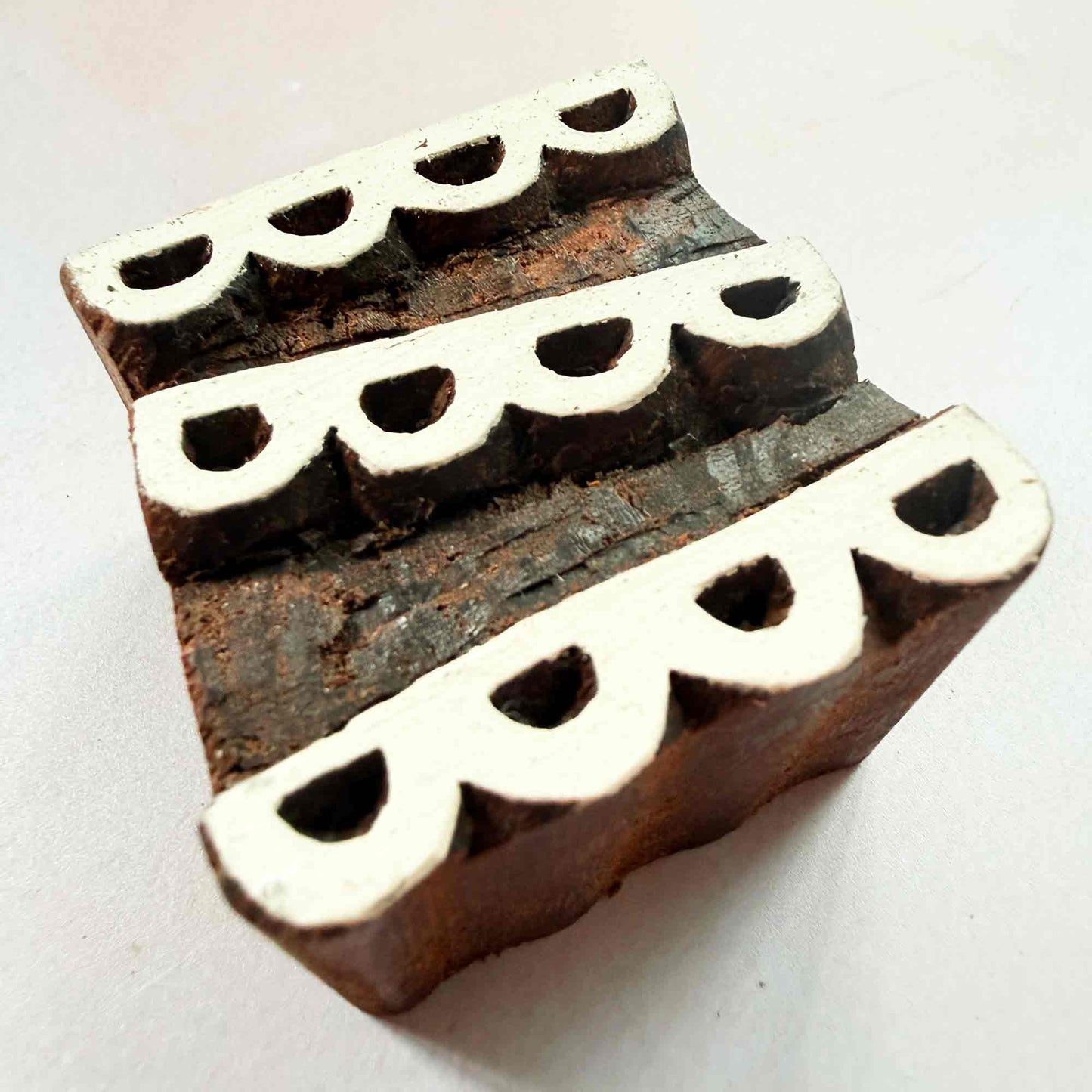 Scallop Indian wood block stamp — three rows of bunting-style arches viewed from side