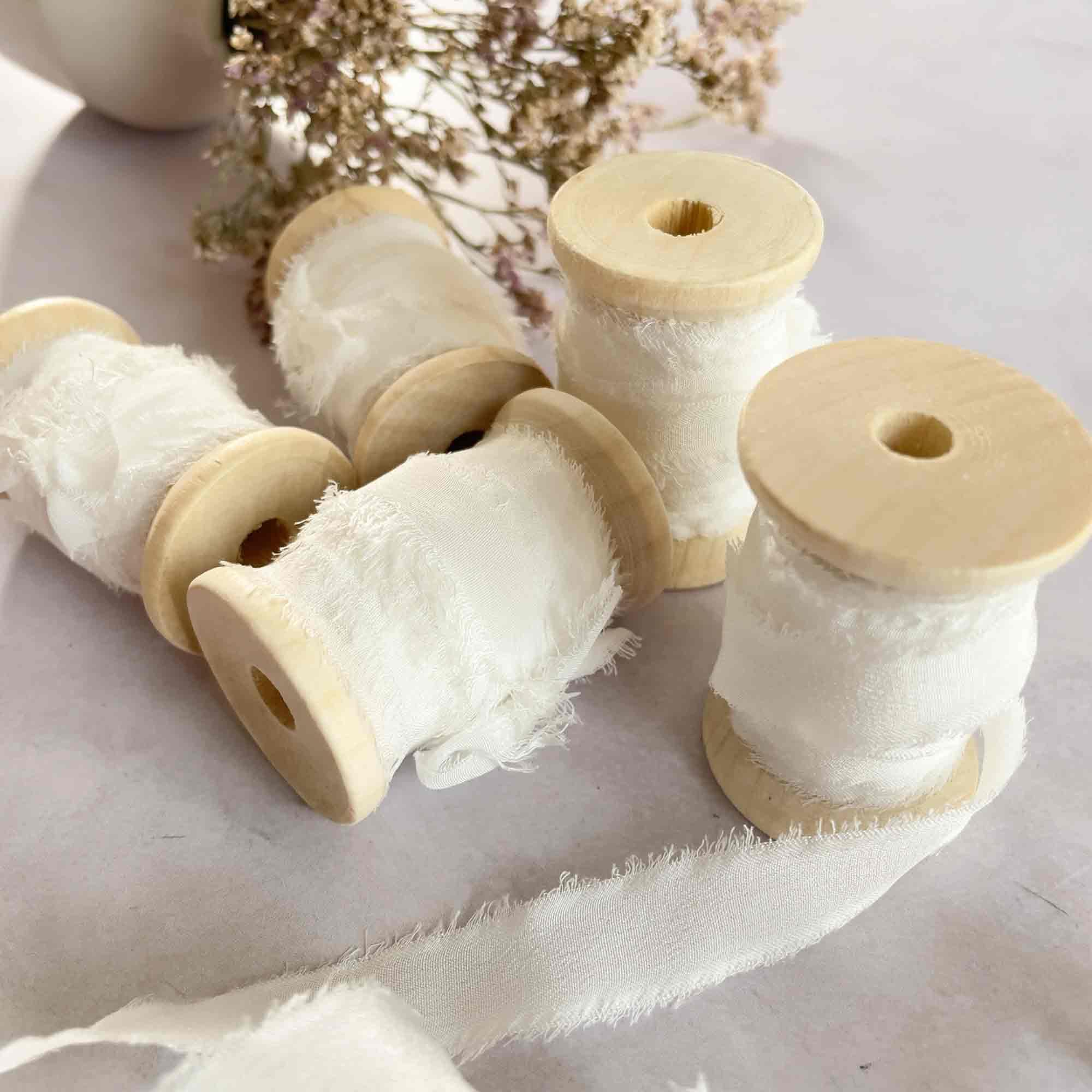 Silk White Ribbons Unit price / per