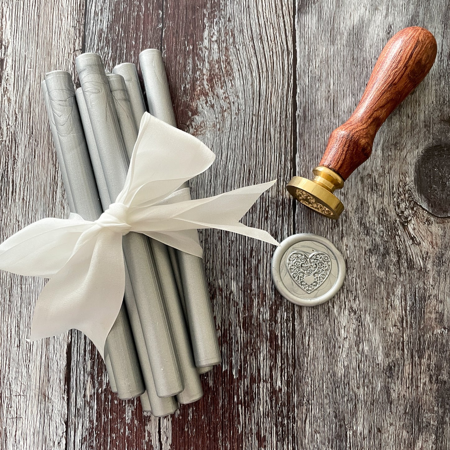 Eco friendly sealing wax sticks in metallic silver.  11mm wax seal sticks to use with a glue gun or melting spoon.  Plastic free, paraffin free and biodegradable.  By The Natural Paper Company